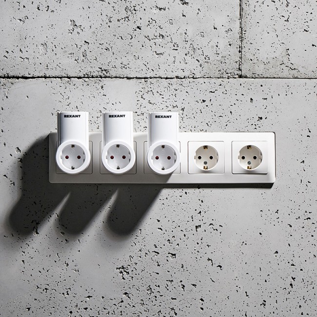 Радиоуправляемая  розетка c пультом RX-003 (один пульт, три розетки) 10А/30м REXANT