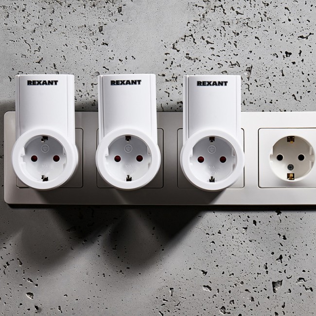 Радиоуправляемая  розетка c пультом RX-003 (один пульт, три розетки) 10А/30м REXANT