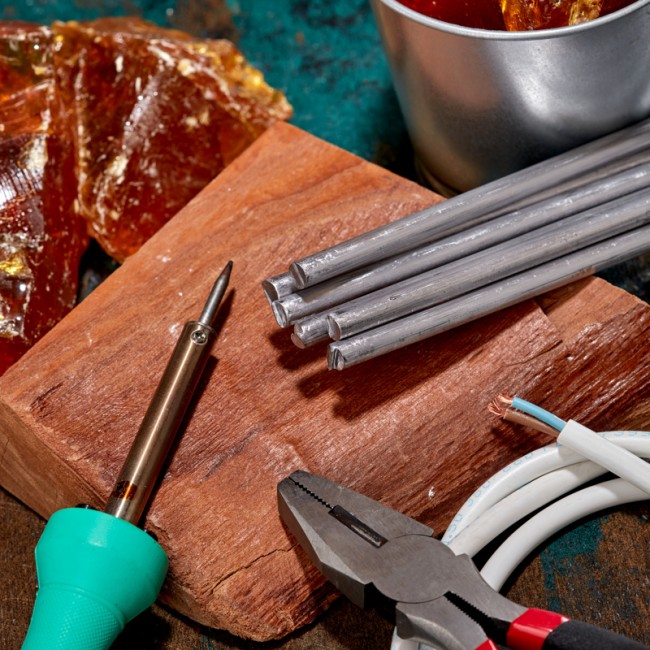 Припой пруток ПОС-61, Ø8мм, длина 400мм, ГОСТ 21931-76, олово 61%, свинец 39% (упак. 5 кг) REXANT Припой пруток ПОС-61, Ø8мм, длина 400мм, ГОСТ 21931-76, олово 61%, свинец 39% (упак. 5 кг) REXANT