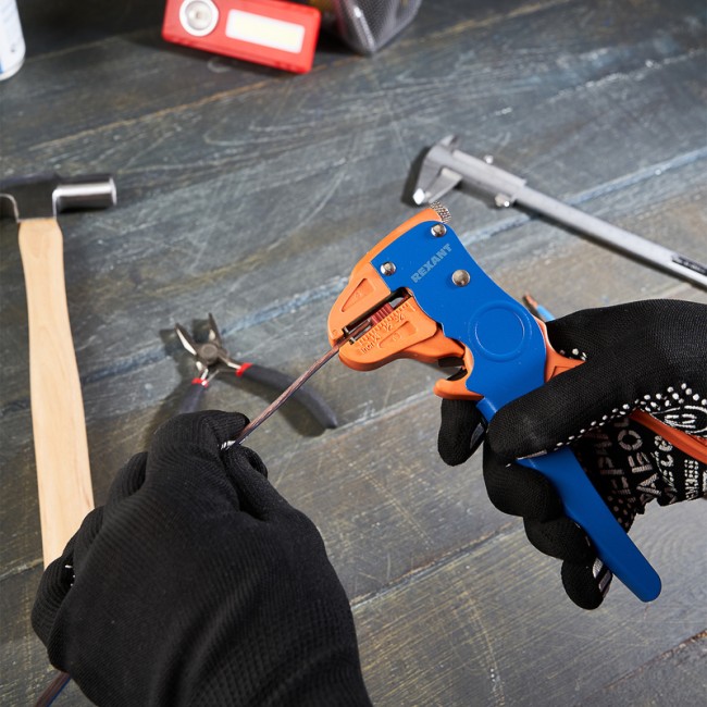 Инструмент для зачистки многожильного кабеля REXANT HT-150B Инструмент для зачистки многожильного кабеля REXANT HT-150B