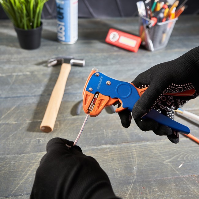 Инструмент для зачистки многожильного кабеля REXANT HT-150B Инструмент для зачистки многожильного кабеля REXANT HT-150B