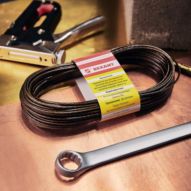 Трос стальной в ПВХ оплетке d=2,5 мм, черный ( моток 20 м)  REXANT