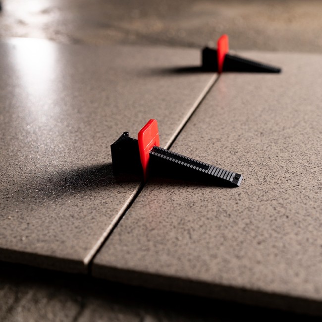 Набор клипс и клиньев – система выравнивания плитки, шов 1 мм (СВП) (40 комплектов) REXANT Набор клипс и клиньев – система выравнивания плитки, шов 1 мм (СВП) (40 комплектов) REXANT