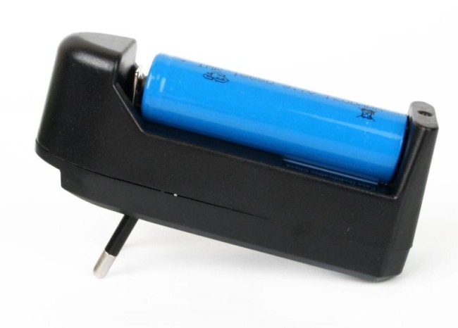 Фонарь аккумуляторный E142 CREE 3Вт фокус 3 режима 220В пластик. черн. (бокс) Ultraflash 12187 Фонарь аккумуляторный E142 CREE 3Вт фокус 3 режима 220В пластик. черн. (бокс) Ultraflash 12187