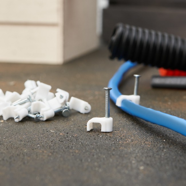 Крепеж кабеля плоский 6 х 4 мм, белый (упак. 20 шт) REXANT Крепеж кабеля плоский 6 х 4 мм, белый (упак. 20 шт) REXANT