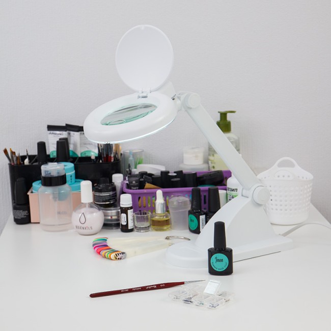 Лупа настольная 3D+12D с подсветкой, ø90мм, белая REXANT Лупа настольная 3D+12D с подсветкой, ø90мм, белая REXANT