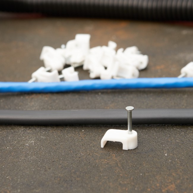 Крепеж кабеля плоский 10 х 3 мм, белый (упак. 20 шт) REXANT Крепеж кабеля плоский 10 х 3 мм, белый (упак. 20 шт) REXANT