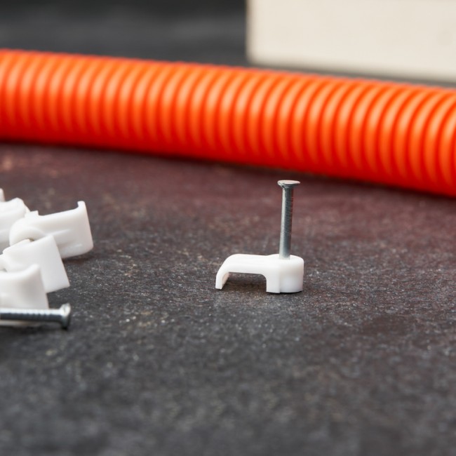 Крепеж кабеля плоский 8 х 3 мм, белый (упак. 50 шт)  REXANT