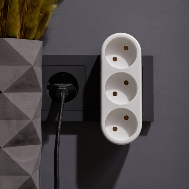 Тройник электрический линейный 10 А вертикальный без заземления, белый REXANT