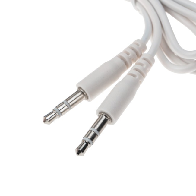 Аудиокабель 3,5 мм штекер-штекер 1 м белый Аудиокабель 3,5 мм штекер-штекер 1 м белый