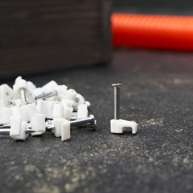 Крепеж кабеля плоский 4 х 2 мм, белый (упак. 50 шт) REXANT Крепеж кабеля плоский 4 х 2 мм, белый (упак. 50 шт) REXANT