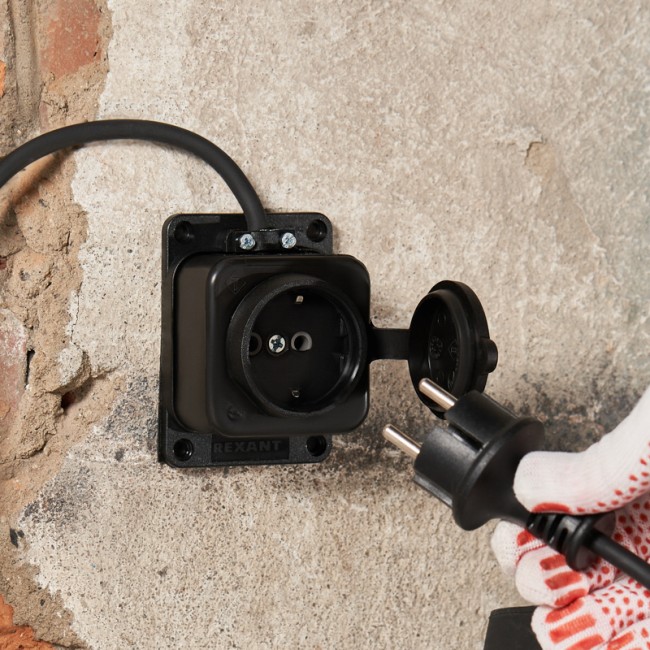 Розетка штепсельная влагозащищенная, с/з,16 А, IP54 каучук REXANT