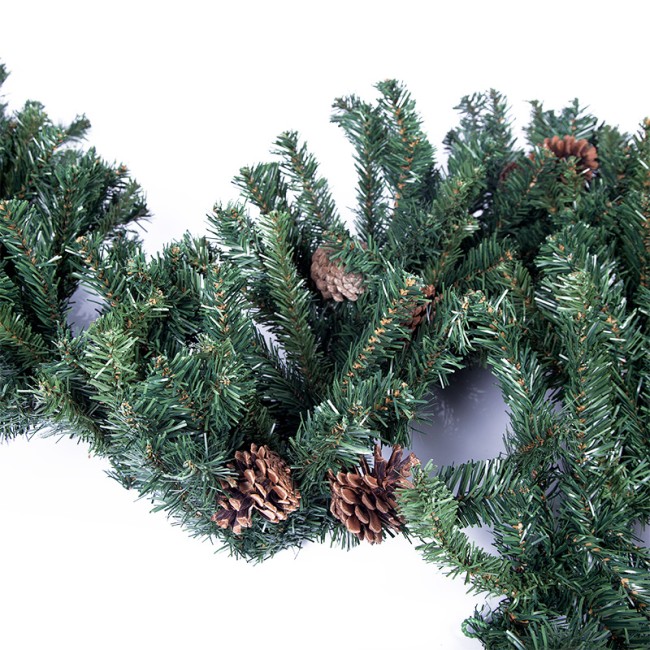 Еловый шлейф 2,7 м с шишками, объем 36 см Еловый шлейф 2,7 м с шишками, объем 36 см