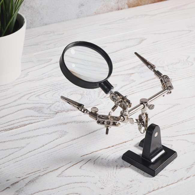 Держатель Третья рука, 2 зажима, лупа 60мм (2.5х), основание чугун REXANT Держатель Третья рука, 2 зажима, лупа 60мм (2.5х), основание чугун REXANT