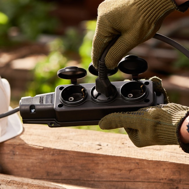 Розетка штепсельная трехместная влагозащищенная, с/з, 16 А, IP54 каучук REXANT