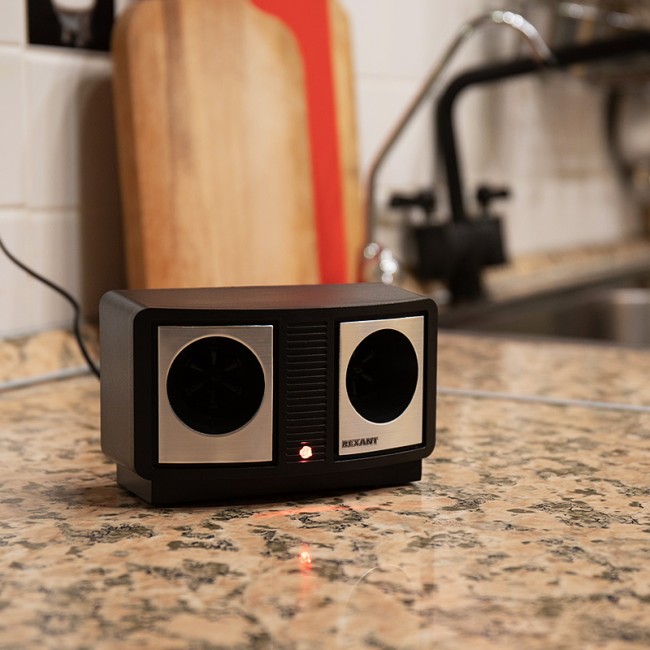 Отпугиватель вредителей ПРОФИ с изменяемой частотой излучения, R 90м, 220В REXANT Отпугиватель вредителей ПРОФИ с изменяемой частотой излучения, R 90м, 220В REXANT