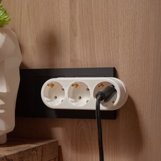 Тройник электрический линейный 16 А вертикальный с заземлением, белый REXANT