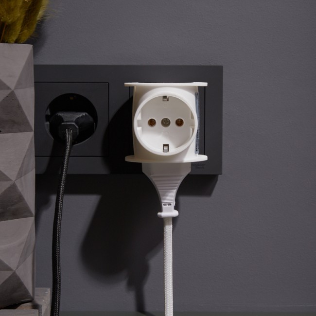 Тройник электрический универсальный 16 А одно гнездо с заземлением белый REXANT