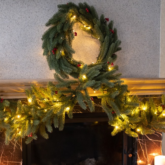 Еловый венок с ягодами и гирляндой NEON-NIGHT Ø 45 см, 20 LED, 2 х АА, литой, теплое белое свечение Еловый венок с ягодами и гирляндой NEON-NIGHT Ø 45 см, 20 LED, 2 х АА, литой, теплое белое свечение