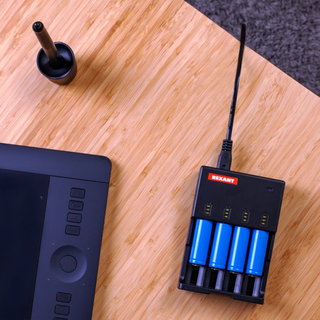 Устройство зарядное i4 для 4 АКБ Li-ion 18650 Ni-MH AA/AAA REXANT Устройство зарядное i4 для 4 АКБ Li-ion 18650 Ni-MH AA/AAA REXANT