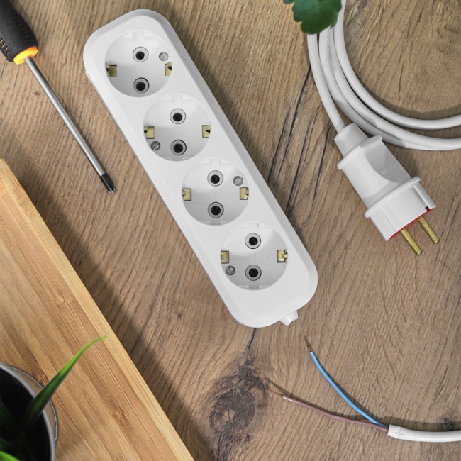 Колодка 4 гнезда c заземлением REXANT Колодка 4 гнезда c заземлением REXANT