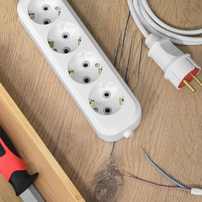 Колодка 4 гнезда c заземлением REXANT Колодка 4 гнезда c заземлением REXANT