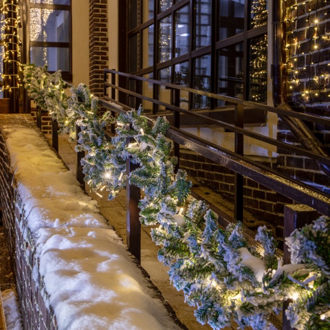 Заснеженный еловый шлейф NEON-NIGHT 2.7 м, Ø 26 см, ПВХ Заснеженный еловый шлейф NEON-NIGHT 2.7 м, Ø 26 см, ПВХ