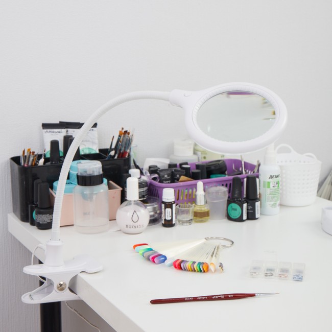 Лупа настольная 3D с подсветкой 30 SMD LED, подставка+прищепка, ø95мм, белая REXANT Лупа настольная 3D с подсветкой 30 SMD LED, подставка+прищепка, ø95мм, белая REXANT