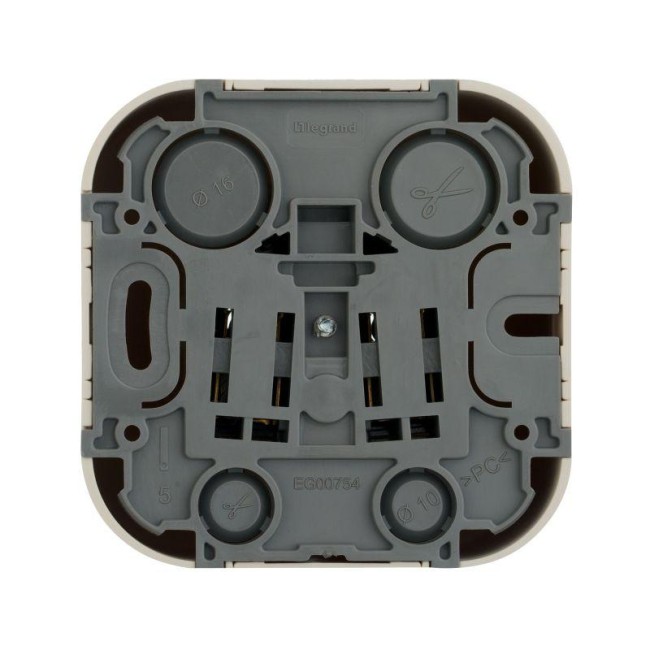 Розетка 1-м ОП Quteo 16А IP20 2P+E с заземл. без защ. шторок сл. кость IEK 782241 Розетка 1-м ОП Quteo 16А IP20 2P+E с заземл. без защ. шторок сл. кость IEK 782241