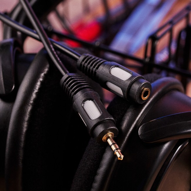 Шнур Стерео 3,5мм гнездо - Стерео 3,5мм штекер, 1,5м, Gold REXANT Шнур Стерео 3,5мм гнездо - Стерео 3,5мм штекер, 1,5м, Gold REXANT