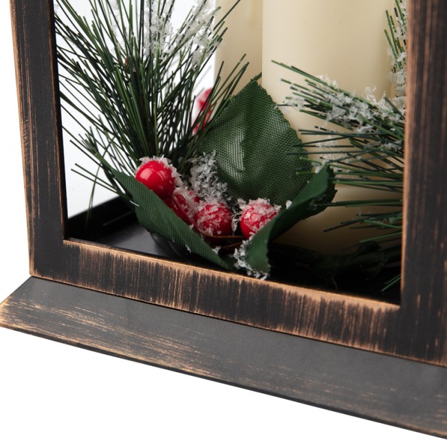 Декоративный фонарь со свечкой и шишкой, бронзовый корпус, размер 14x14x27 см, цвет теплый белый Декоративный фонарь со свечкой и шишкой, бронзовый корпус, размер 14x14x27 см, цвет теплый белый