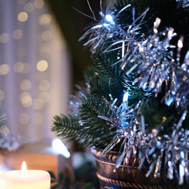 Гирлянда светодиодная Мишура серебряная 10 LED 1,5 м, прозрачный ПВХ, белый свет свечения, 2 х АА (батарейки не в комплекте) NEON-NIGHT Гирлянда светодиодная Мишура серебряная 10 LED 1,5 м, прозрачный ПВХ, белый свет свечения, 2 х АА (батарейки не в комплекте) NEON-NIGHT