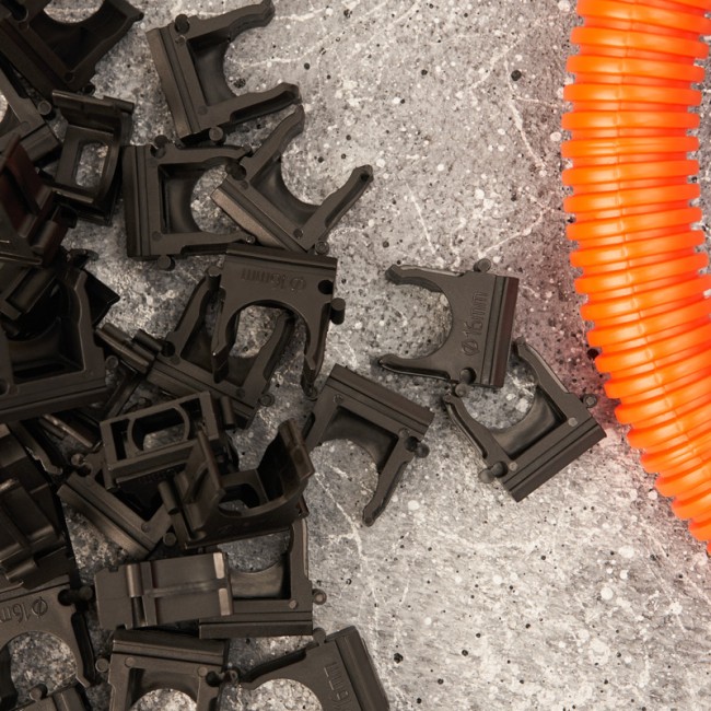 Крепеж-клипса для трубы ø 16 мм, черная (100 шт./уп.) REXANT Крепеж-клипса для трубы ø 16 мм, черная (100 шт./уп.) REXANT