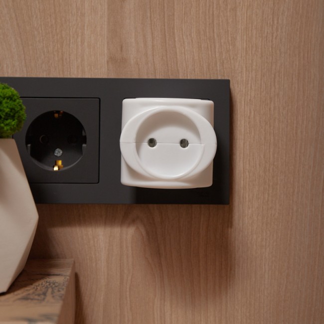 Тройник электрический 220 В 6 А белый REXANT