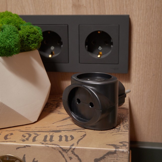 Тройник электрический 220 В 6 А черный REXANT