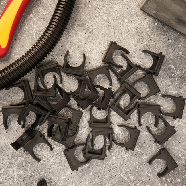 Крепеж-клипса для трубы ø 25 мм, черная (100 шт./уп.) REXANT Крепеж-клипса для трубы ø 25 мм, черная (100 шт./уп.) REXANT