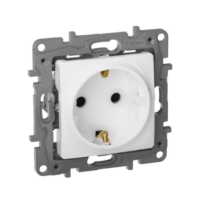 Розетка 1-м СП Etika 16А IP31 250В 2P+E с заземл. защ. шторки немецк. стандарт винтов. клеммы механизм бел. IEK 672222 Розетка 1-м СП Etika 16А IP31 250В 2P+E с заземл. защ. шторки немецк. стандарт винтов. клеммы механизм бел. IEK 672222