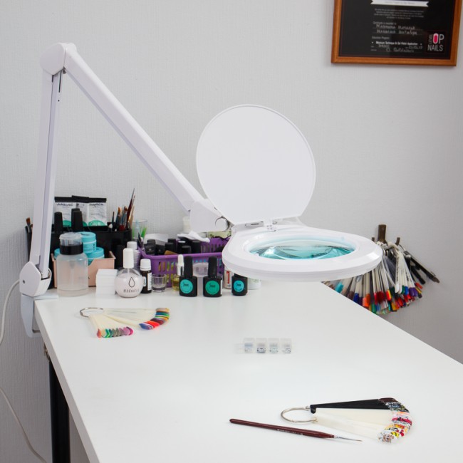 Лупа на струбцине круглая 5D с подсветкой 72 SMD, сенсорный регулятор яркости, ø152мм, белая REXANT Лупа на струбцине круглая 5D с подсветкой 72 SMD, сенсорный регулятор яркости, ø152мм, белая REXANT