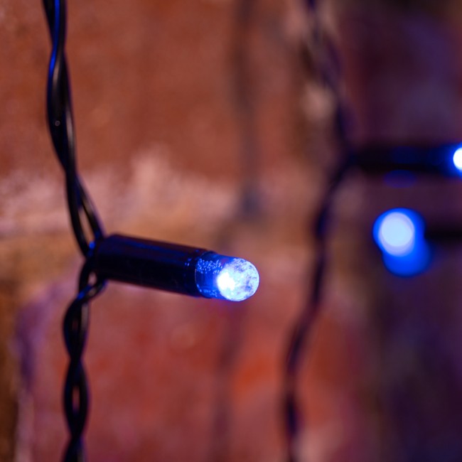 Гирлянда Светодиодный дождь 2х3 м, постоянное свечение, черный провод, 230 В, диоды синие, 760 LED (шнур питания в комплекте) Гирлянда Светодиодный дождь 2х3 м, постоянное свечение, черный провод, 230 В, диоды синие, 760 LED (шнур питания в комплекте)