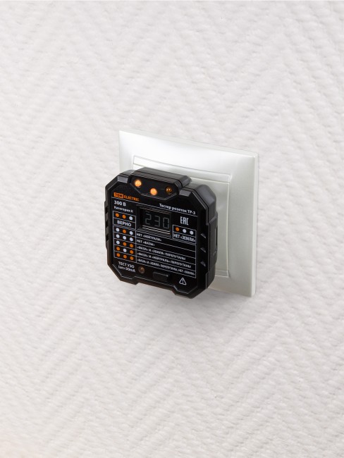 Тестер розеток и УЗО ТР-3 с индикацией напряжения TDM Тестер розеток и УЗО ТР-3 с индикацией напряжения TDM