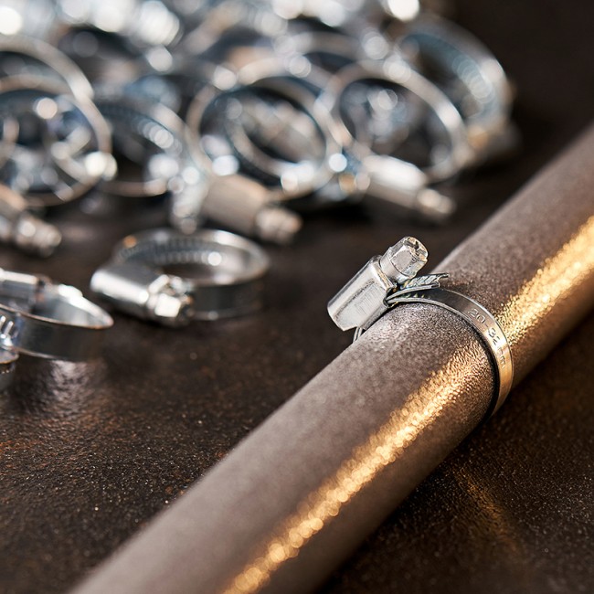 Хомут червячный 20-32-0,7 мм, (упак. 50 шт) REXANT Хомут червячный 20-32-0,7 мм, (упак. 50 шт) REXANT