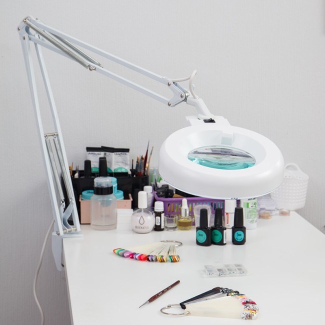 Лупа на струбцине круглая 3D с подсветкой, ø127мм, белая REXANT Лупа на струбцине круглая 3D с подсветкой, ø127мм, белая REXANT