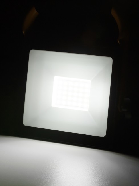 Прожектор светодиодный СДО-04-030Н-П (переносной) 30 Вт, 6500 К, IP65, черный, Народный Прожектор светодиодный СДО-04-030Н-П (переносной) 30 Вт, 6500 К, IP65, черный, Народный