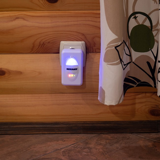Ультразвуковой отпугиватель вредителей с LED-индикатором, S 60м², 220В REXANT