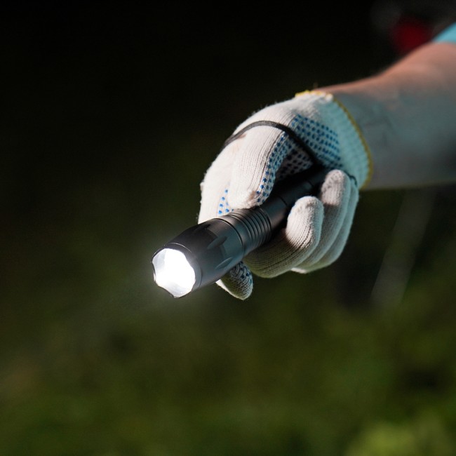 Фонарь универсальный, пятирежимный, в алюминиевом корпусе, сверхъяркий, с регулируемым фокусом REXANT Фонарь универсальный, пятирежимный, в алюминиевом корпусе, сверхъяркий, с регулируемым фокусом REXANT