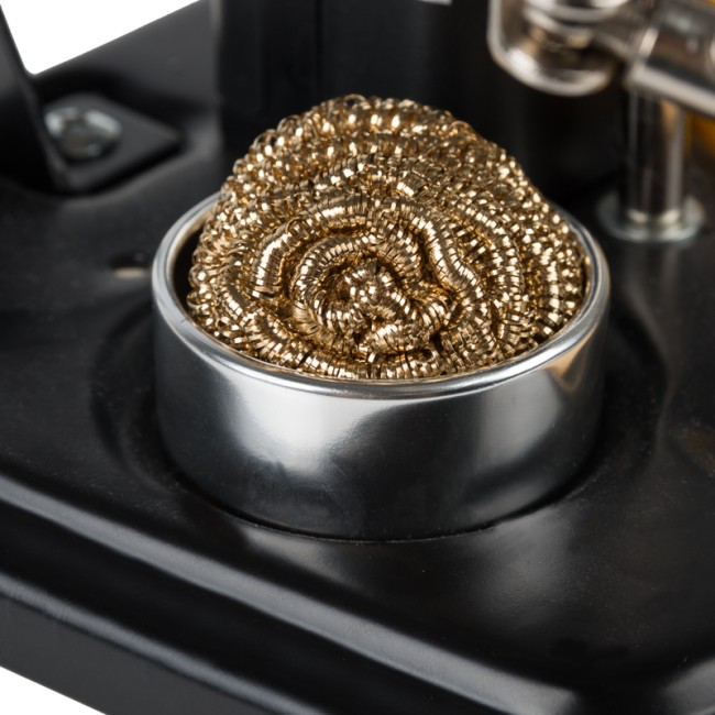 Держатель Третья рука, МАСТЕР, 3 зажима, лупа 90мм (3х), подставка паяльника, стенд припоя, LED подсветка REXANT Держатель Третья рука, МАСТЕР, 3 зажима, лупа 90мм (3х), подставка паяльника, стенд припоя, LED подсветка REXANT