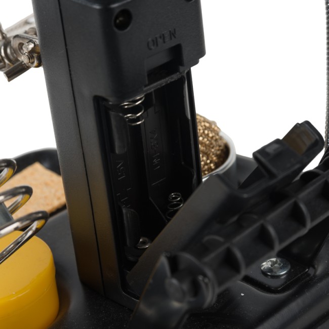 Держатель Третья рука, МАСТЕР, 3 зажима, лупа 90мм (3х), подставка паяльника, стенд припоя, LED подсветка REXANT Держатель Третья рука, МАСТЕР, 3 зажима, лупа 90мм (3х), подставка паяльника, стенд припоя, LED подсветка REXANT