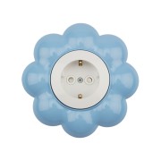 Розетка одноместная KRANZ HAPPY Цветок скрытой установки, с заземлением и защитными шторками, белая/голубая Розетка одноместная KRANZ HAPPY Цветок скрытой установки, с заземлением и защитными шторками, белая/голубая