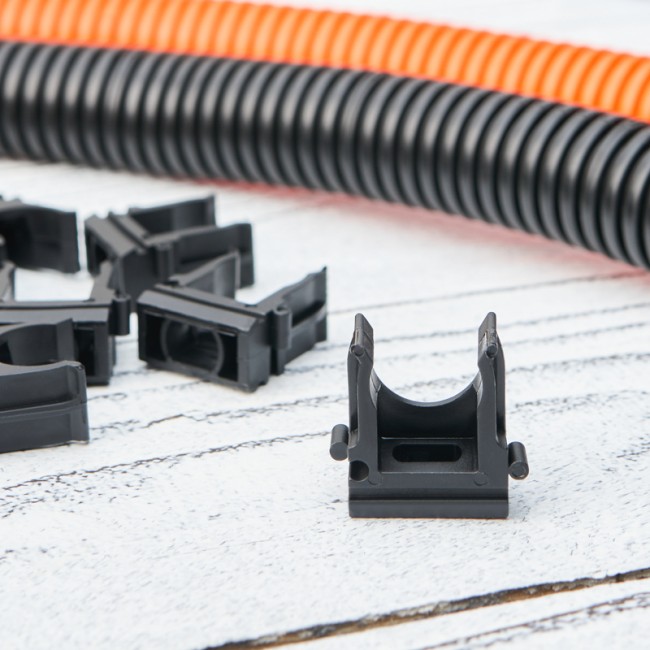 Крепеж-клипса для трубы ø 16 мм черная (10 шт./уп.) REXANT Крепеж-клипса для трубы ø 16 мм черная (10 шт./уп.) REXANT