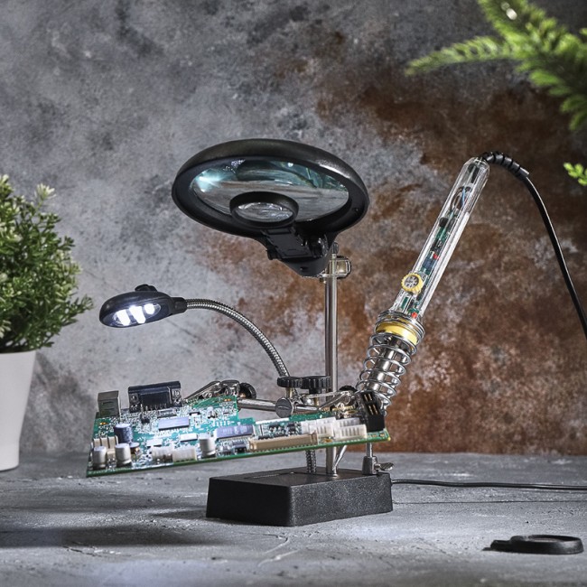 Держатель Третья рука, 2 зажима, лупа 90мм (2.5х) + 2х34мм, подставка паяльника, LED подсветка REXANT Держатель Третья рука, 2 зажима, лупа 90мм (2.5х) + 2х34мм, подставка паяльника, LED подсветка REXANT